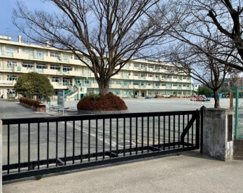 ӊ@w܎svۓwZx vۓwZ̃V{́A₫Əł(^_^)i620mj