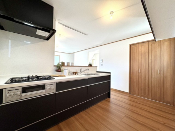 �L�b�`���@�E���d�l�E�`�L�b�`���` ���邭�@�\�I�ȃL�b�`���́A���X�̕�炵�ɍʂ��Y���܂� 