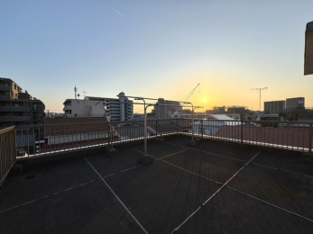 �o���R�j�[�@�`�X�J�C�o���R�j�[�`�h���}�ɏo�Ă���悤�ȉ���o���R�j�[�ł��� �E��ƈ�̂ɂȂ�悤�ȁA�J�������ӂ�钭�]�B�S�n�悢���������� �E�[��ꎞ�A�L����X���݂�Ƃ��߁B�Î�ɖ��������� 